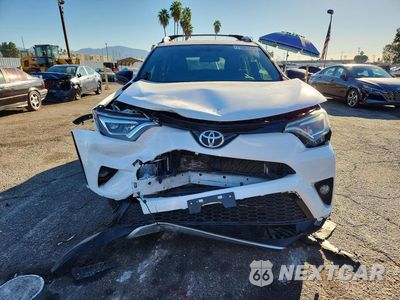 Piąte zdjęcie samochodu w środku: 2016 TOYOTA RAV4 SE VIN:JTMNFREV4GJ063345 - miniatura