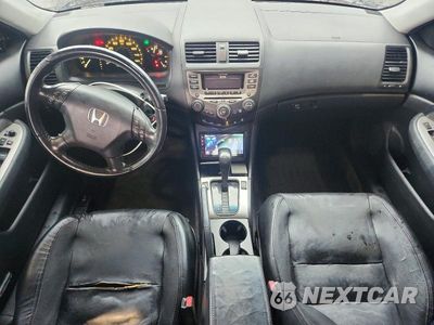 Zdjęcie 8 z 12 samochodu: 2006 HONDA ACCORD EX VIN:1HGCM56856A045323 - miniatura