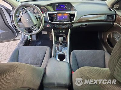 Zdjęcie 8 z 12 samochodu: 2017 HONDA ACCORD EX VIN:1HGCR2F71HA157319 - miniatura