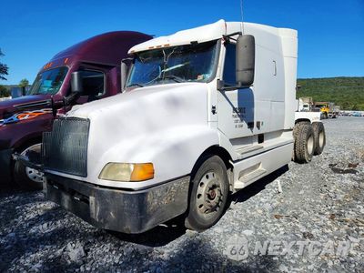 2000 VOLVO VNL SEMI TRUCK 4V4ND1RH6YN783546 - główne zdjęcie licytacji z USA - miniatura