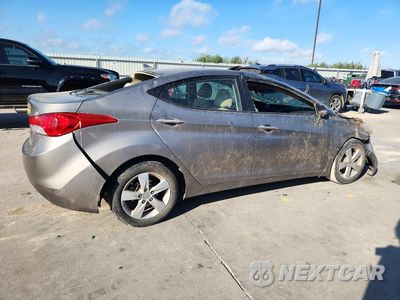 Trzecie zdjęcie samochodu z tyłu: 2013 HYUNDAI ELANTRA GLS VIN:5NPDH4AE9DH361294 - miniatura