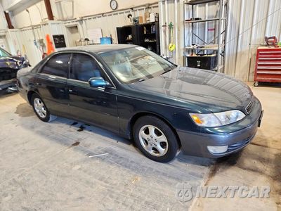 Czwarte zdjęcie samochodu z boku: 1998 LEXUS ES 300 4D VIN:JT8BF28G0W5024197 - miniatura