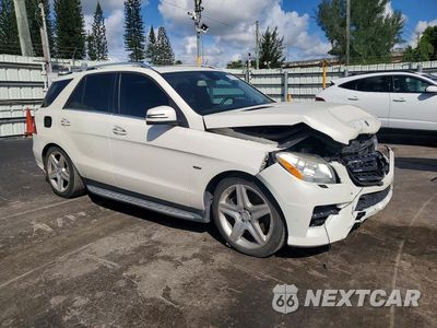 Czwarte zdjęcie samochodu z boku: 2012 MERCEDES-BENZ ML 550 4MATIC VIN:4JGDA7DBXCA061045 - miniatura