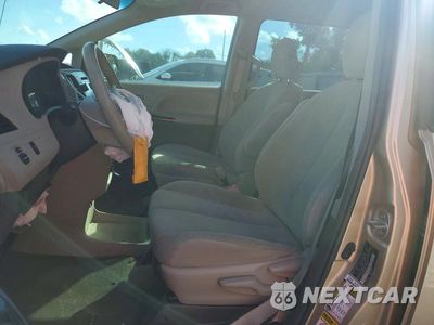 Zdjęcie 7 z 14 samochodu: 2011 TOYOTA SIENNA BASE 7-PASSENGER VIN:5TDKA3DC0BS009180 - miniatura