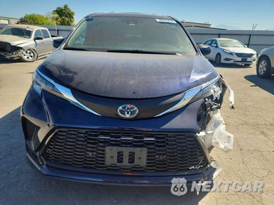 Piąte zdjęcie samochodu w środku: 2022 TOYOTA SIENNA XSE VIN:5TDDRKEC0NS093869 - miniatura