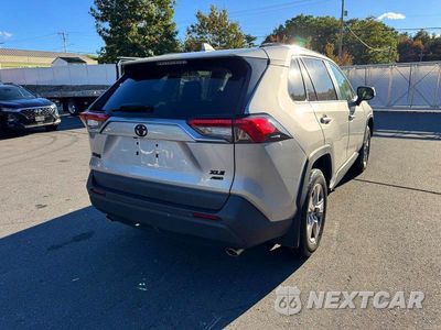 Trzecie zdjęcie samochodu z tyłu: 2022 TOYOTA RAV4 XLE VIN:2T3P1RFV8NC294982 - miniatura