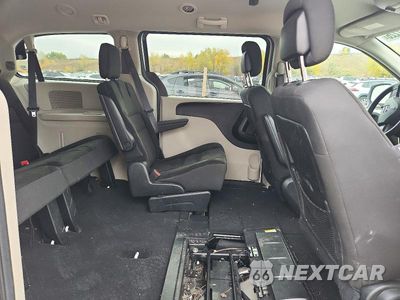 Zdjęcie 11 z 14 samochodu: 2018 DODGE GRAND CARAVAN SE VIN:2C4RDGBG5JR318539 - miniatura