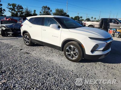 Czwarte zdjęcie samochodu z boku: 2025 CHEVROLET BLAZER 2LT VIN:3GNKBCR42SS245329 - miniatura