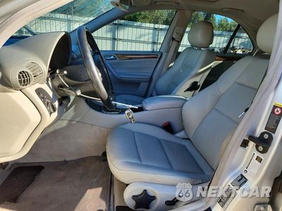 Zdjęcie 7 z 12 samochodu: 2007 MERCEDES-BENZ C-CLASS VIN:WDDRF52H27E025717 - miniatura
