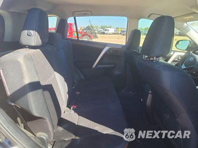 Zdjęcie 10 z 12 samochodu: 2018 TOYOTA RAV4 LE VIN:JTMZFREV1JJ211718 - miniatura