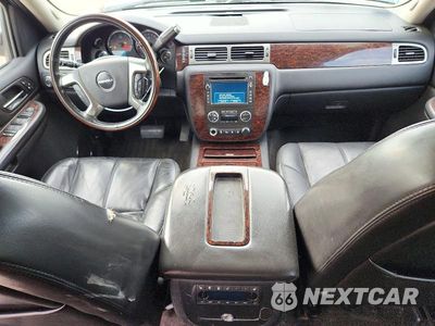 Zdjęcie 8 z 13 samochodu: 2007 GMC YUKON DENALI VIN:1GKFK63847J369364 - miniatura
