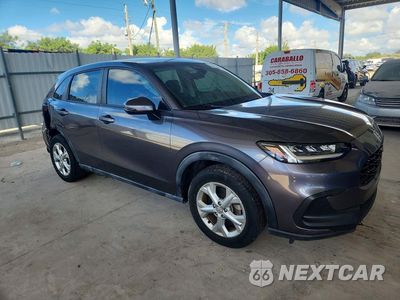 Czwarte zdjęcie samochodu z boku: 2023 HONDA HR-V LX VIN:3CZRZ2H35PM721875 - miniatura