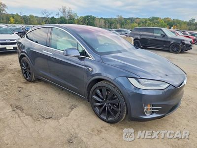Czwarte zdjęcie samochodu z boku: 2018 TESLA MODEL X VIN:5YJXCBE29JF101634 - miniatura