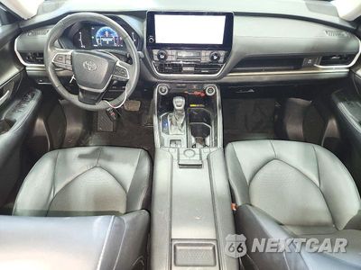 Zdjęcie 8 z 13 samochodu: 2025 TOYOTA GRAND HIGHLANDER XLE VIN:5TDAAAB56SS072434 - miniatura