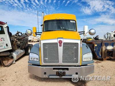 Piąte zdjęcie samochodu w środku: 2015 KENWORTH T880 SEMI TRUCK VIN:1XKZD49X5FJ467151 - miniatura