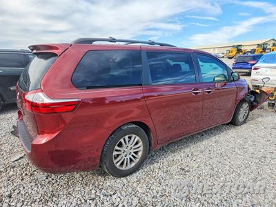 Trzecie zdjęcie samochodu z tyłu: 2017 TOYOTA SIENNA XLE 8-PASSENGER VIN:5TDYZ3DC8HS816350 - miniatura
