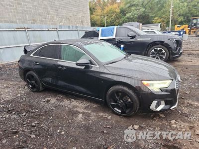 Czwarte zdjęcie samochodu z boku: 2023 AUDI A3 PREMIUM VIN:WAUAUDGY1PA045283 - miniatura