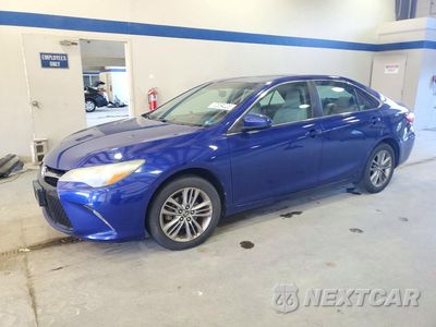 2015 TOYOTA CAMRY SE 4T1BF1FK2FU875051 - główne zdjęcie licytacji z USA - miniatura