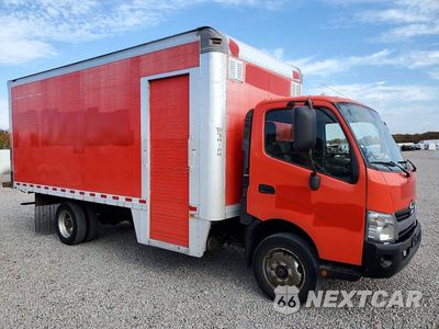 Czwarte zdjęcie samochodu z boku: 2017 HINO 195 BOX TRUCK VIN:JHHSDM2H8HK005726 - miniatura