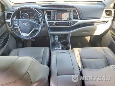 Zdjęcie 8 z 14 samochodu: 2019 TOYOTA HIGHLANDER XLE VIN:5TDKZRFHXKS296032 - miniatura