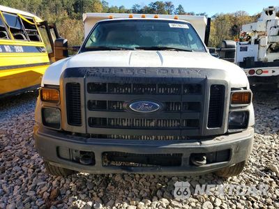 Piąte zdjęcie samochodu w środku: 2008 FORD F450 SUPER DUTY DUMP TRUCK VIN:1FDXF46R98EA19392 - miniatura