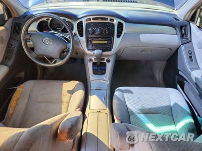 Zdjęcie 8 z 13 samochodu: 2005 TOYOTA HIGHLANDER BASE VIN:JTEGP21A550069301 - miniatura