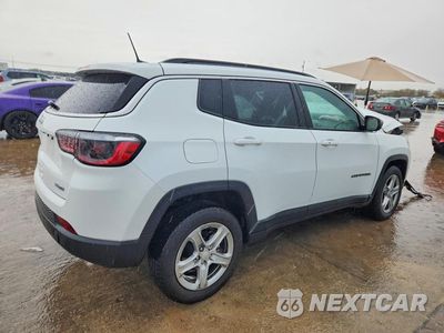 Trzecie zdjęcie samochodu z tyłu: 2023 JEEP COMPASS LATITUDE VIN:3C4NJDBN9PT561636 - miniatura