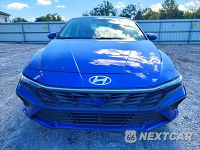 Piąte zdjęcie samochodu w środku: 2024 HYUNDAI ELANTRA BLUE VIN:KMHLM4DJ9RU094490 - miniatura