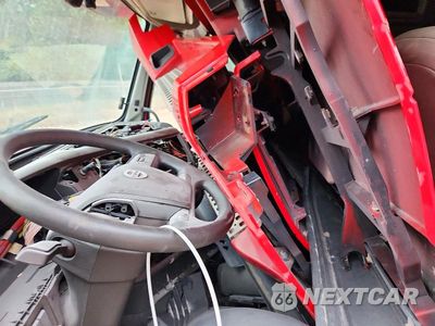 Zdjęcie 8 z 14 samochodu: 2019 VOLVO VNL SEMI TRUCK VIN:4V4NB9EH6KN216092 - miniatura