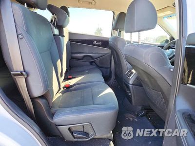 Zdjęcie 11 z 13 samochodu: 2019 KIA SORENTO LX VIN:5XYPG4A34KG439726 - miniatura