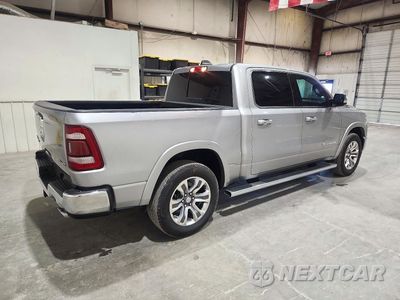 Trzecie zdjęcie samochodu z tyłu: 2022 RAM 1500 LONGHORN VIN:1C6SRFKM8NN192514 - miniatura