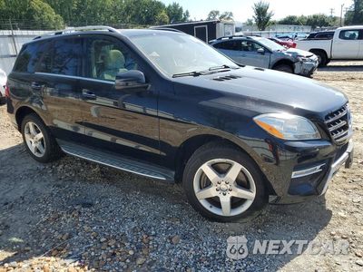 Czwarte zdjęcie samochodu z boku: 2013 MERCEDES-BENZ ML 550 4MATIC VIN:4JGDA7DB0DA262020 - miniatura