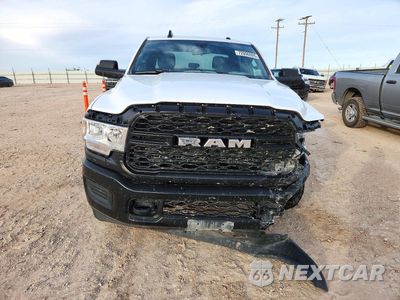 Piąte zdjęcie samochodu w środku: 2022 RAM 2500 TRADESMAN VIN:3C6UR5CJ8NG390719 - miniatura