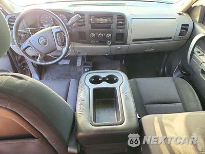 Zdjęcie 8 z 12 samochodu: 2010 CHEVROLET SILVERADO K1500 LS VIN:1GCSKREA0AZ135310 - miniatura