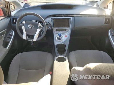 Zdjęcie 8 z 12 samochodu: 2014 TOYOTA PRIUS THREE VIN:JTDKN3DU9E0385929 - miniatura