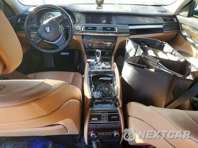Zdjęcie 8 z 12 samochodu: 2012 BMW 740 LI VIN:WBAKB4C58CC577070 - miniatura