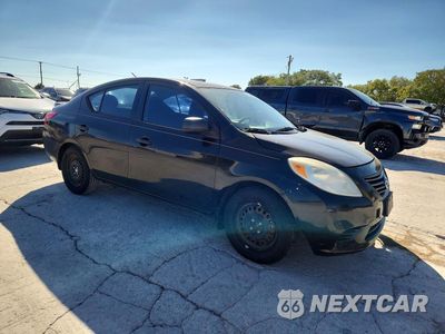 Czwarte zdjęcie samochodu z boku: 2013 NISSAN VERSA 1.6 S VIN:3N1CN7AP4DL853631 - miniatura