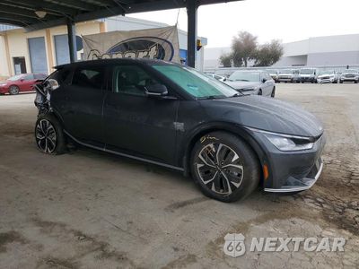Czwarte zdjęcie samochodu z boku: 2024 KIA EV6 WIND VIN:KNDC34LA2R5188388 - miniatura