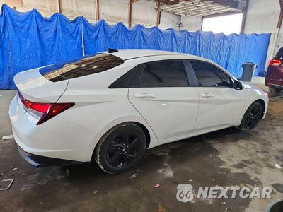 Trzecie zdjęcie samochodu z tyłu: 2021 HYUNDAI ELANTRA SEL VIN:5NPLS4AGXMH051086 - miniatura