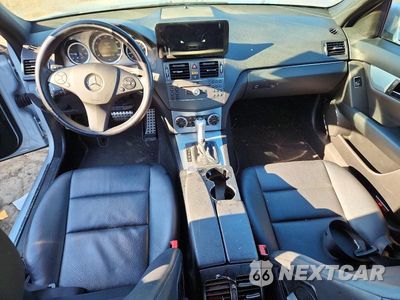 Zdjęcie 8 z 12 samochodu: 2010 MERCEDES-BENZ C 300 VIN:WDDGF5EB8AR095771 - miniatura