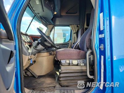 Zdjęcie 7 z 14 samochodu: 2016 FREIGHTLINER CASCADIA 125 SEMI TRUCK VIN:3AKJGLD53GSGV1624 - miniatura