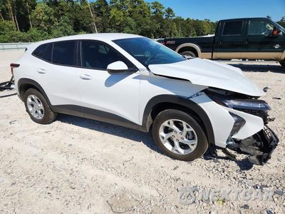 Czwarte zdjęcie samochodu z boku: 2026 CHEVROLET TRAX LS VIN:KL77LFEPXTC231311 - miniatura