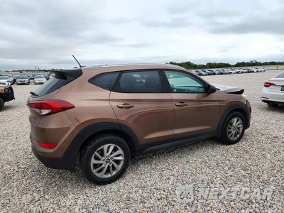 Trzecie zdjęcie samochodu z tyłu: 2016 HYUNDAI TUCSON SE VIN:KM8J33A47GU212049 - miniatura