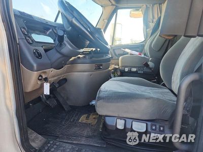 Zdjęcie 7 z 13 samochodu: 2016 FREIGHTLINER CASCADIA 125 VIN:3AKJGLD53GSGT4368 - miniatura