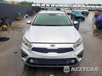 Piąte zdjęcie samochodu w środku: 2019 KIA FORTE LXS VIN:3KPF24AD8KE046652 - miniatura