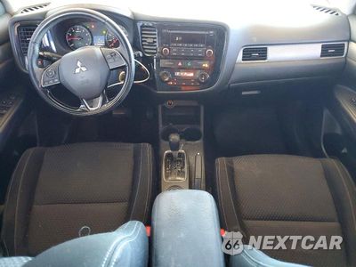 Zdjęcie 8 z 13 samochodu: 2016 MITSUBISHI OUTLANDER ES VIN:JA4AD2A33GZ028887 - miniatura