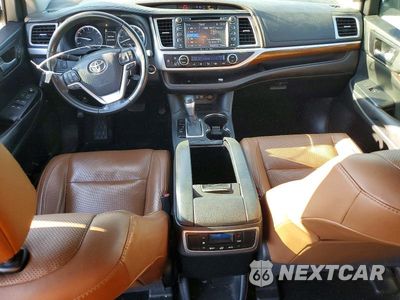 Zdjęcie 8 z 13 samochodu: 2017 TOYOTA HIGHLANDER LIMITED VIN:5TDYZRFHXHS223035 - miniatura