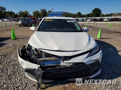 Piąte zdjęcie samochodu w środku: 2023 TOYOTA CAMRY LE VIN:4T1C11AK5PU084704 - miniatura