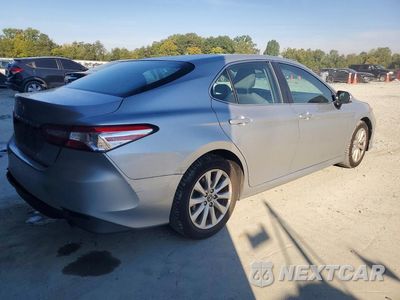 Trzecie zdjęcie samochodu z tyłu: 2018 TOYOTA CAMRY LE VIN:4T1B11HK2JU626771 - miniatura