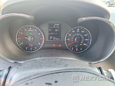Zdjęcie 9 z 12 samochodu: 2016 KIA FORTE LX VIN:KNAFX4A6XG5519325 - miniatura